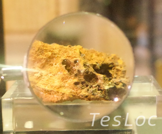 金瓜石博物館内の石に含有される金の展示