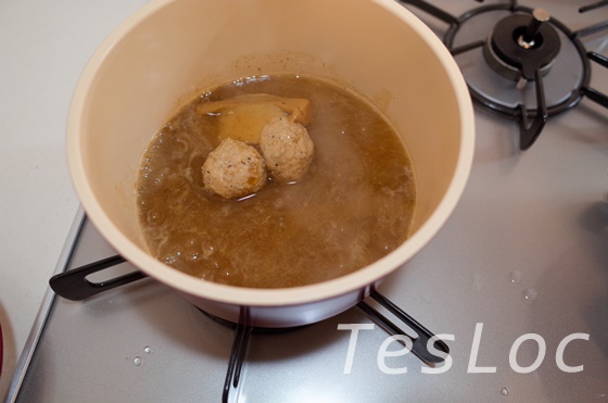 宅麺.com一燈のスープを手鍋で沸かす