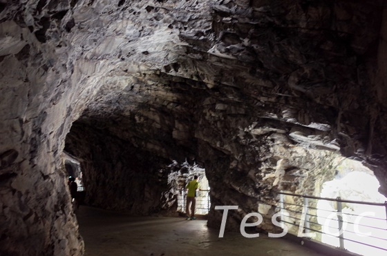 太魯閣燕口洞の岩のトンネル