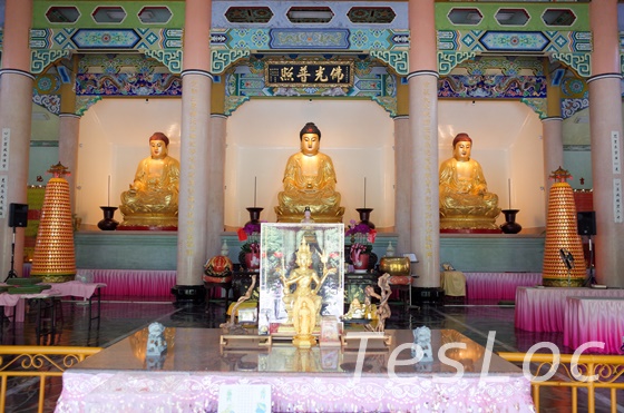 太魯閣祥徳寺の本殿仏像